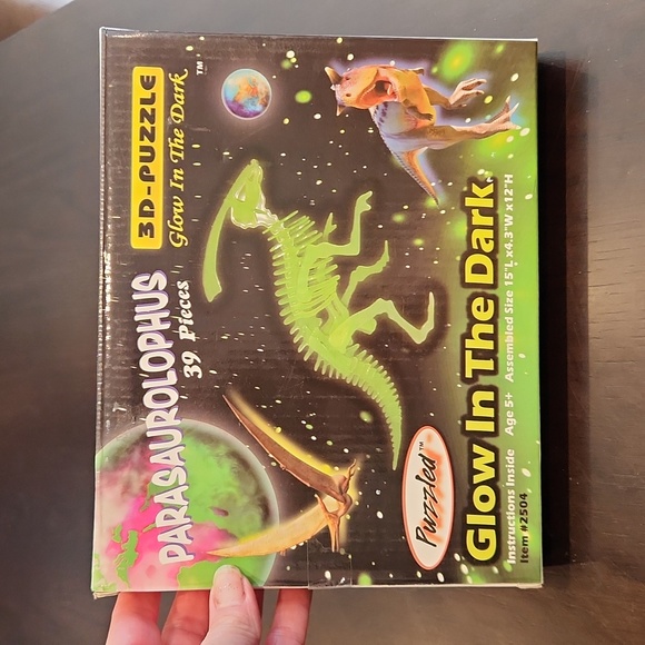 Dinosaur World Flap Book (EUC) & 1 Glow in the dark 3D-Puzzle (new) - Picture 13 of 16